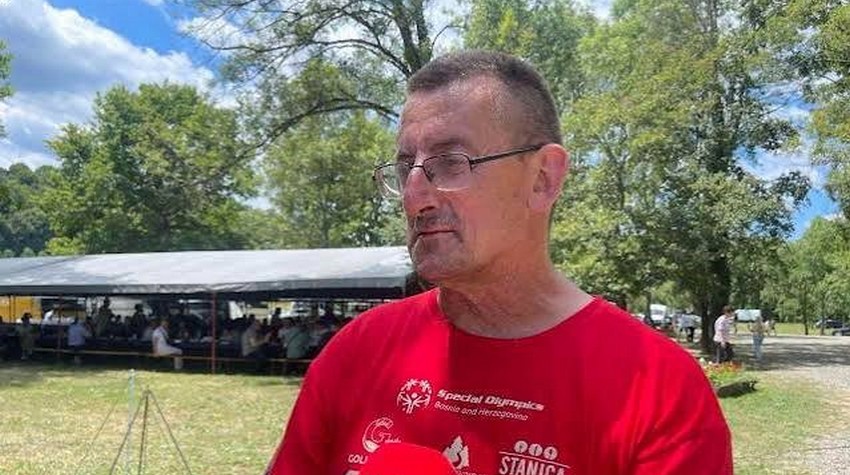 DRAGOSLAV ŠINIK U DRVENOM ČAMCU KREĆE IZ BEOGRADA PREMA GRADIŠCI